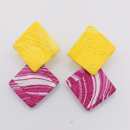 Σκουλαρίκια καρφωτά ρόμβοι σε κίτρινο και φούξια pop art