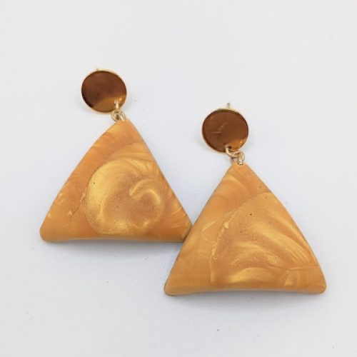 Σκουλαρίκια τρίγωνα χρυσό ochre με swirl εφέ