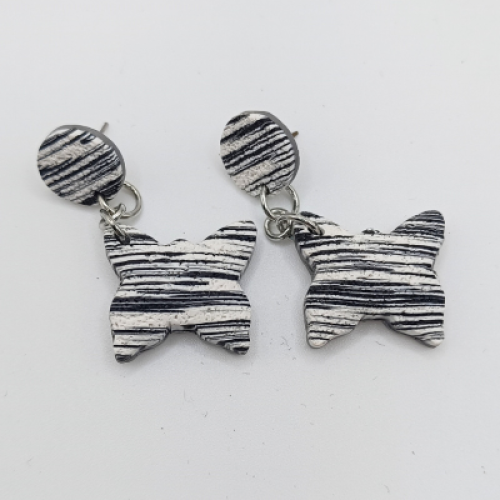  Σκουλαρίκια Κρεμαστά Πεταλούδες, Άσπρο & Μαύρο Ριγέ με Σαγρέ Υφή