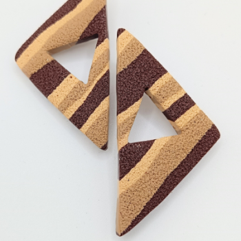  Σκουλαρίκια Κοίλα Τρίγωνα με Ριγέ Μοτίβο (Καφέ/Μπεζ)