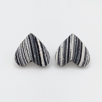  Σκουλαρίκια Καρφωτά  σε σχήμα Καρδιάς, Άσπρο & Μαύρο Ριγέ