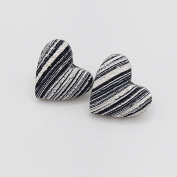  Σκουλαρίκια Καρφωτά Καρδιές με Ριγέ Λευκό/Μαύρο