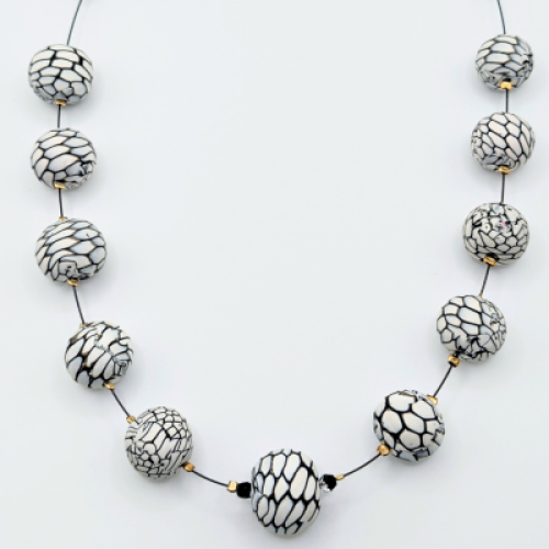  Κολιέ Statement Ασπρόμαυρο Cracked Effect με Ατσαλόσυρμα