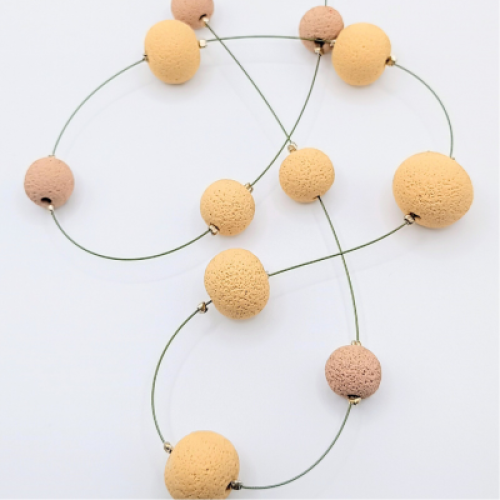  Μακρύ Κολιέ Statement της Άμμου με Ατσαλόσυρμα (Abstract Design)