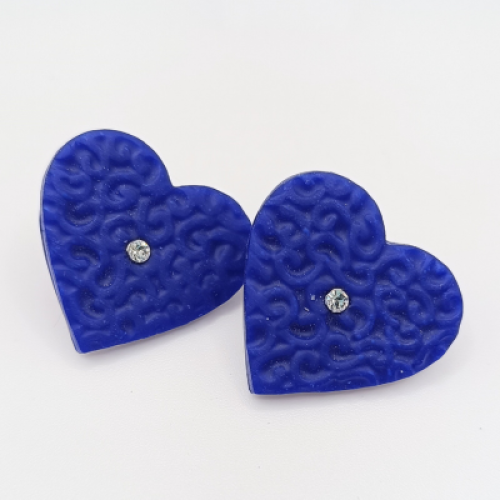 Σκουλαρίκια Καρδιές Μπλε με Ανάγλυφο Λουλουδάτο Σχέδιο Και Στρας